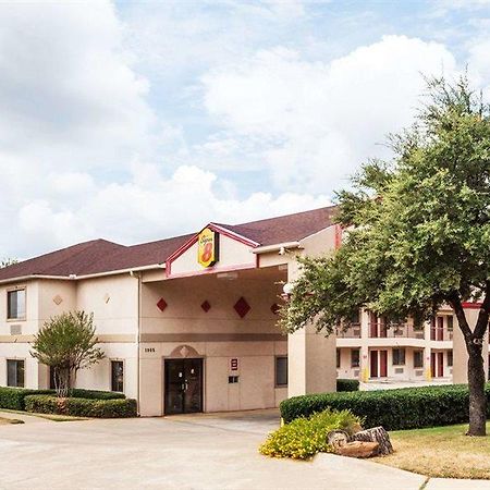 Super 8 By Wyndham Arlington East Hotel ภายนอก รูปภาพ