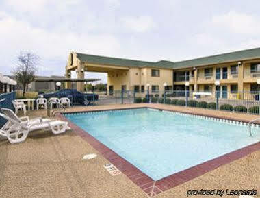 Super 8 By Wyndham Arlington East Hotel ภายนอก รูปภาพ